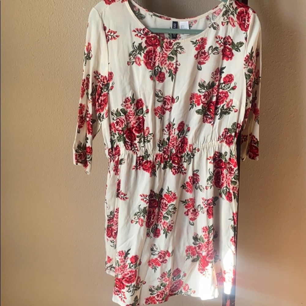 3/4 sleeve Divided cream dress with floral print